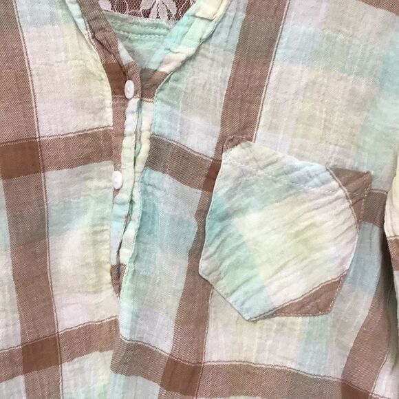 Very nice plaid and sheer lace shoulder blouse by Hem & Thread Size 8 - Picture 5 of 7